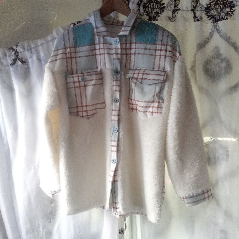 Sweater shirt size medium (7)